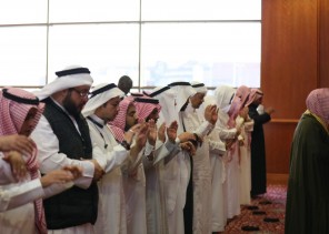 منسوبو جامعة طيبة يؤدون صلاة الاستسقاء صباح اليوم