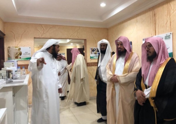 مدير عام فرع وزارة الشؤون الإسلامية والدعوة والإرشاد بالمدينة يزور مؤسسة الأعمال الخيرية